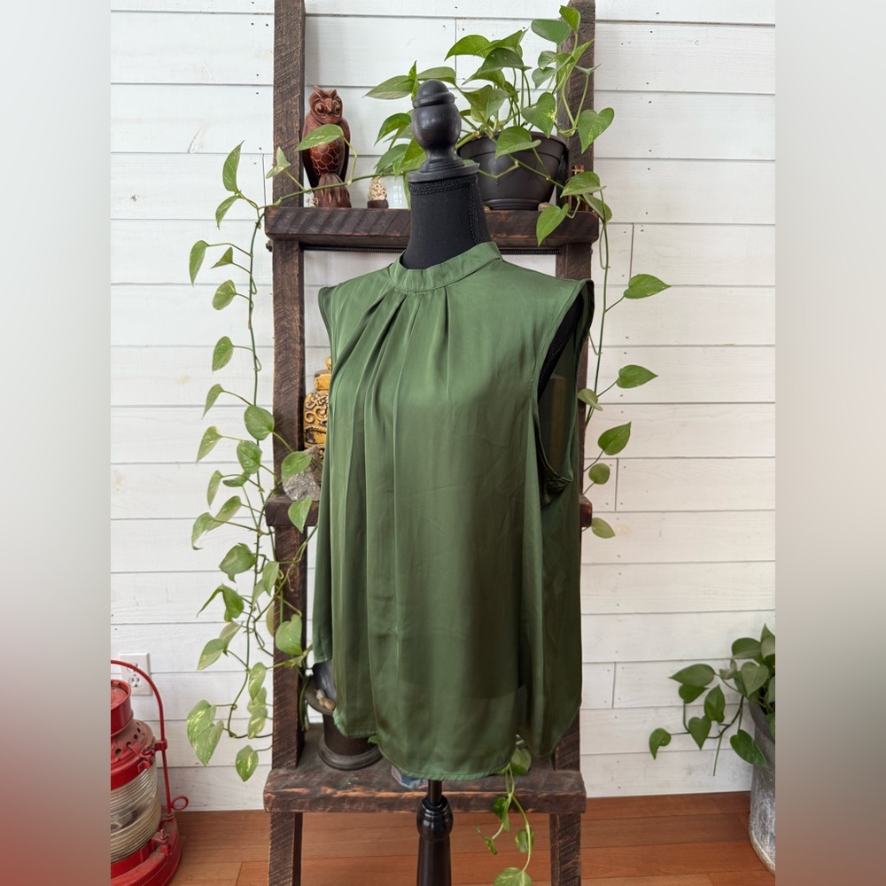 Elementz Lush Olive Green Pleated Blouse with Keyhole Backing - Picture 8 of 16